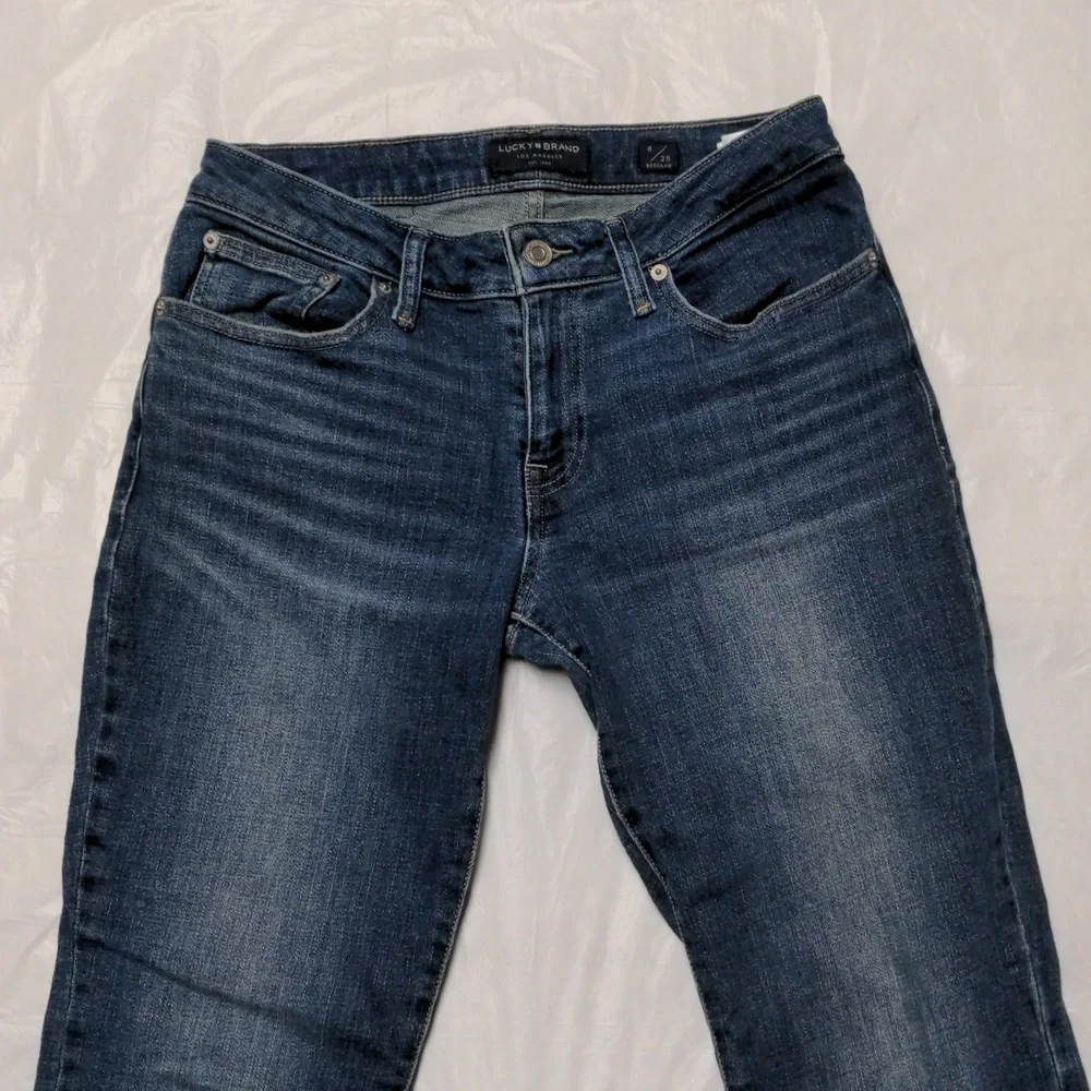 Lucky Brand Low Rise Bootcut Lolita Jeans Y2K Size 6/28 - Picture 2 of 8